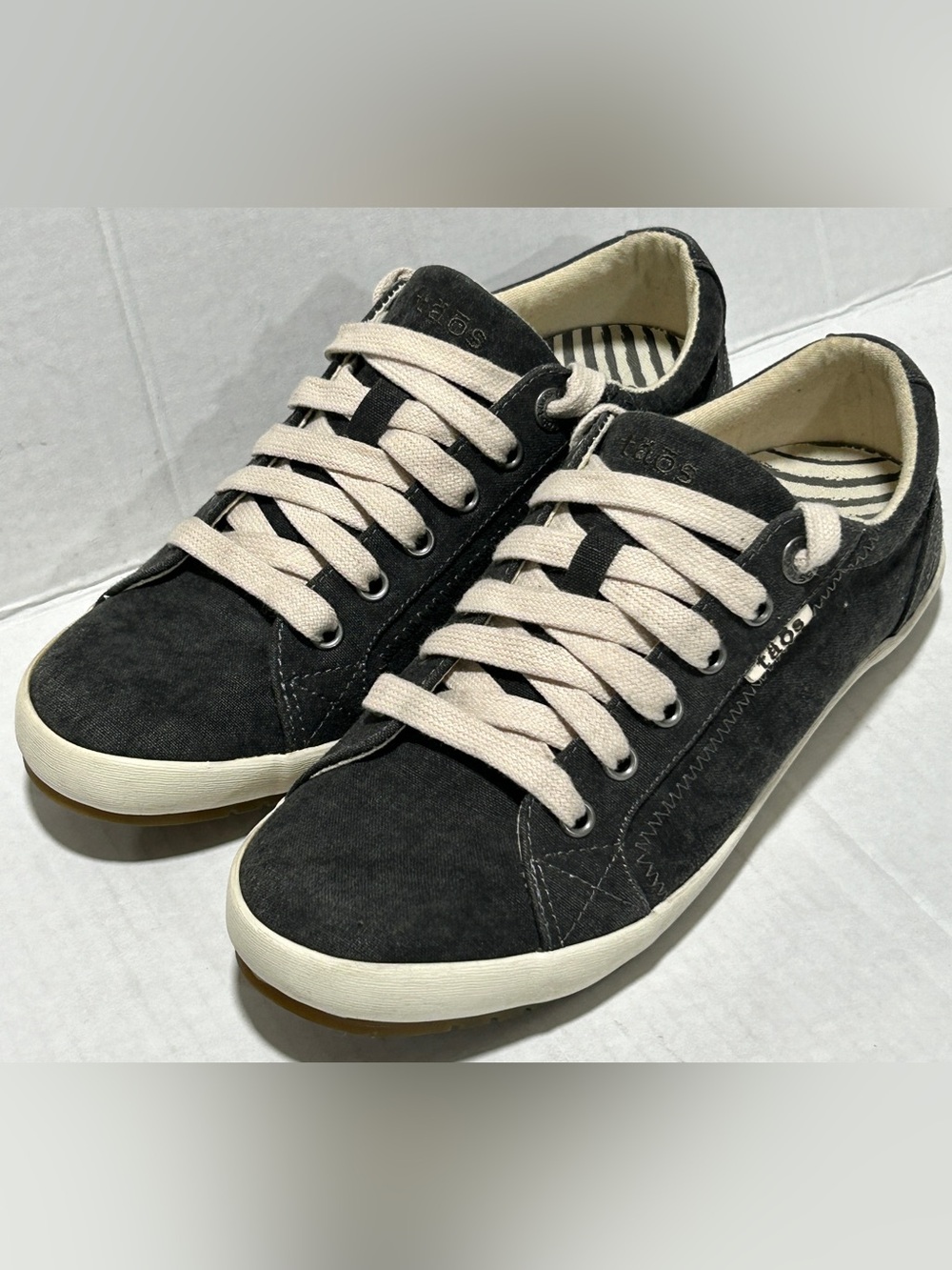 Taos Footwear Sneakers with Cream Laces